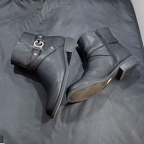 G BY GUESS ROUND TOE ZIP CLOSURE ANKLE BOOT - Picture 16 of 16